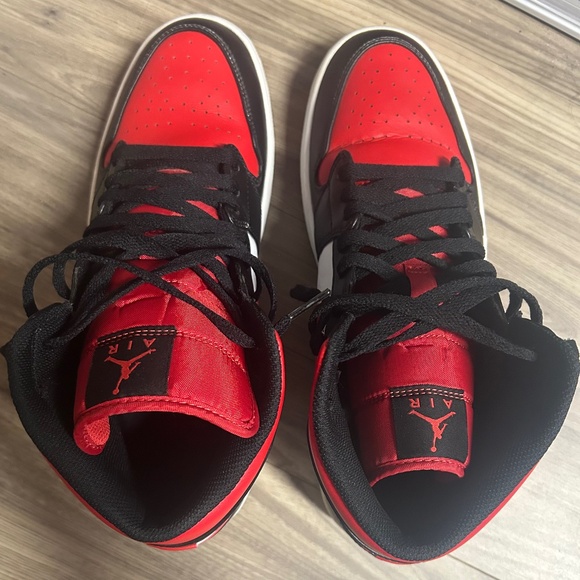 Air Jordan 1 Mid 'Bred Toe' (White, Black, Red) - Picture 4 of 6